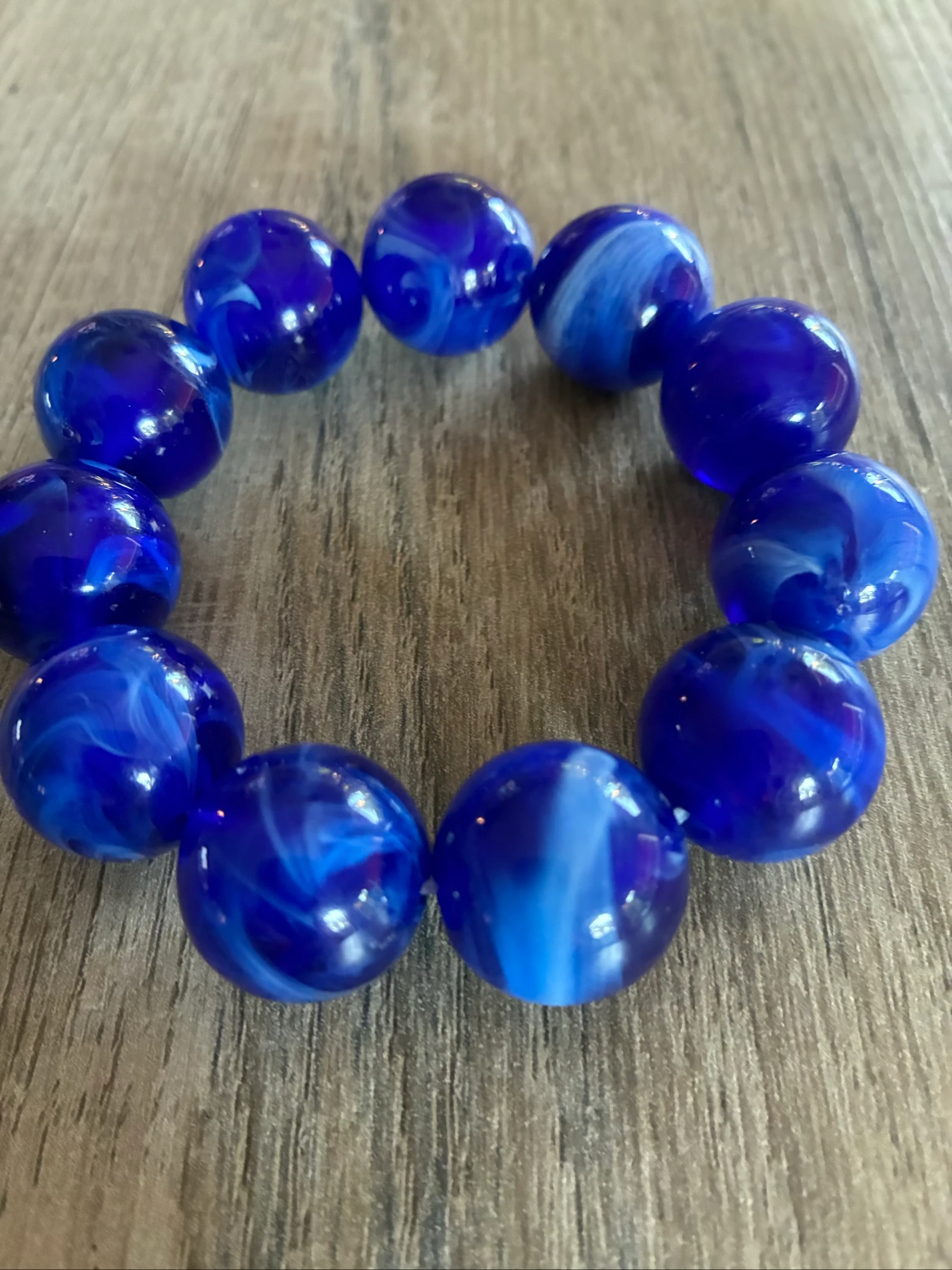 Bracelet, grosses perles en pierre bleue